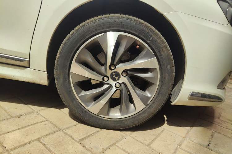 Used DS 5LS 2014 1.6T Luxury Edition THP160 Right Front Wheel Hub