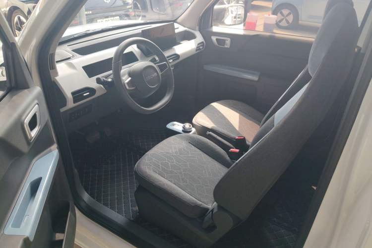 Used Geely Galaxy Panda 2024 Panda Mini 200km Endurance Bear Driver Seat