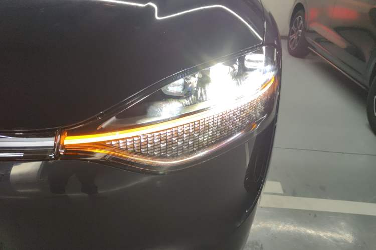 Used Hima AITO M9 2025 Extended-Range Ultra Version 52 kWh 6-Seater