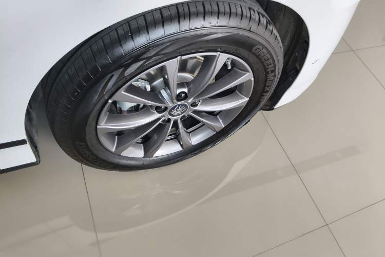 Used BYD Qin L 2025 EV 470KM Leading Edition Right Rear Wheel Hub