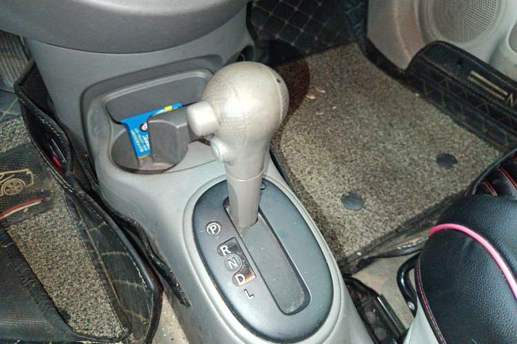 Used Nissan Sunny 2015 1.5XE CVT Comfort Edition Gear Lever