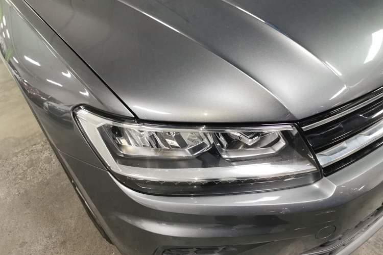 Used Volkswagen Tiguan 2018 330TSI All-Wheel-Drive Innovation Model Right Front Headlight