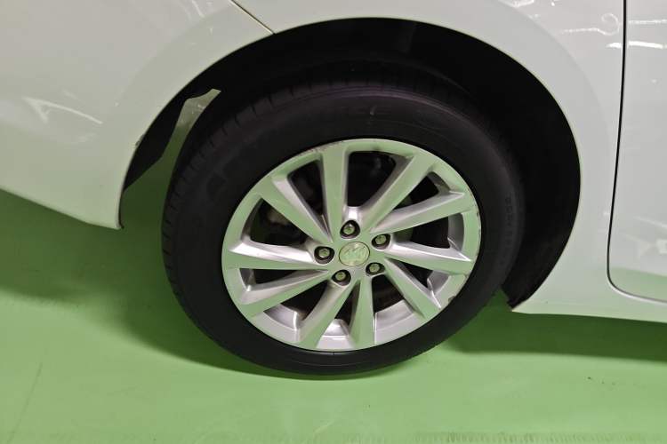 Used Buick Verano 2019 Sedan 15S Automatic Leading Model Right Rear Wheel Hub