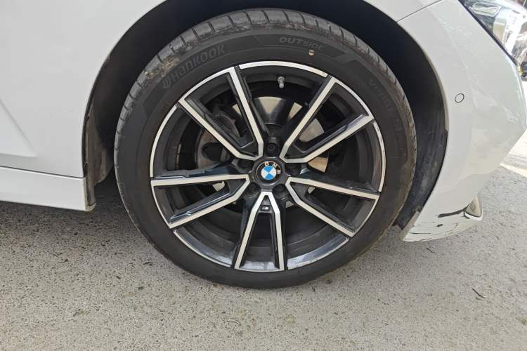 Used BMW 3 Series 2023 325Li M Sport Package Right Front Wheel Hub