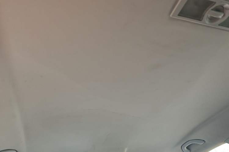 Used Volkswagen Tiguan 2010 1.8 TSI Manual Two-Wheel Drive Urban Edition Headliner