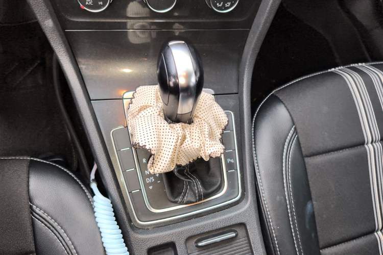 Used Volkswagen Golf 2017 1.6L Automatic Comfort Million-Vehicle Anniversary Edition
