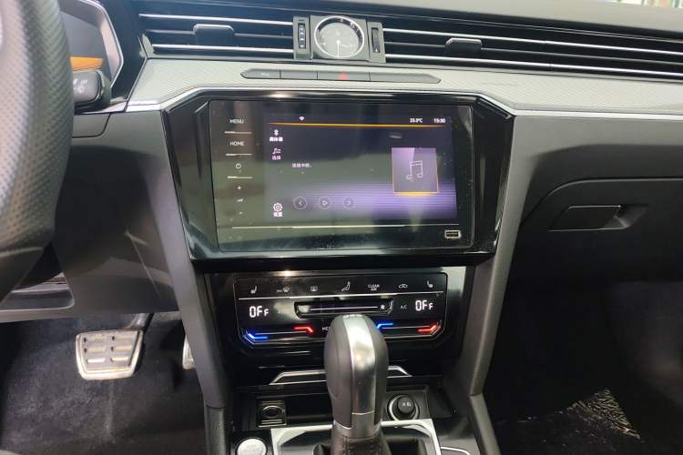 Used Volkswagen Magotan 2023 2 Million Units Limited Edition 330TSI DSG Leading Version
