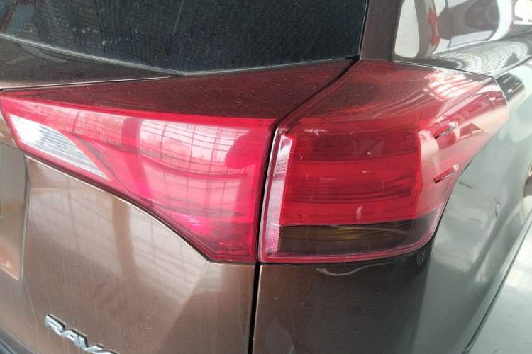 Used Toyota RAV4 2015 2.0L CVT Two-Wheel Drive Fashion Edition Right Rear Taillight