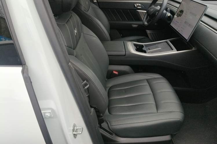 Used ONVO Luxeed L90 2025 Model—Max Six-Seater Version