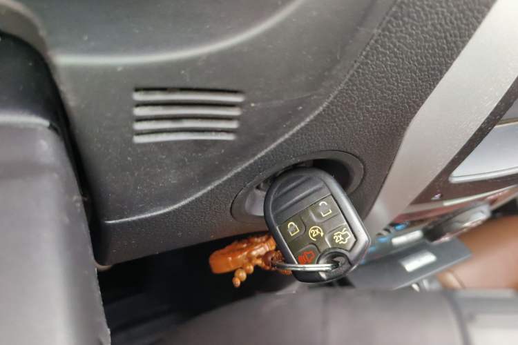 Used Ford Explorer 2013 3.5L Deluxe Model
