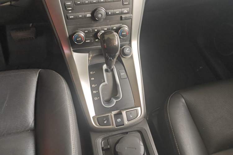 Used Chevrolet Captiva 2015 2.4L 4x4 Flagship Edition 7-Seater

