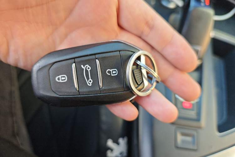 Used Peugeot 5008 2017 380THP 7-Seater Elite Edition
