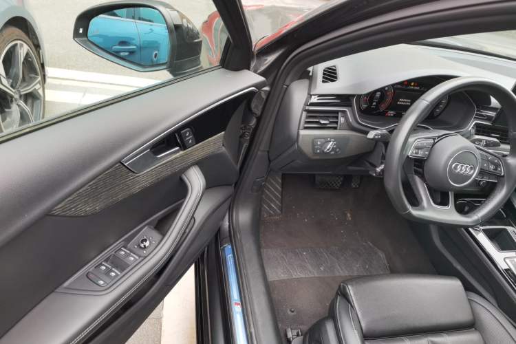 Used Audi A4L 2023 40 TFSI Luxury Dynamic Model