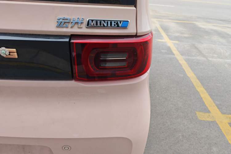 Used Wuling Hongguang MINIEV 2021 Macaron Fashion Edition Lithium-Ion Battery Right Rear Taillight
