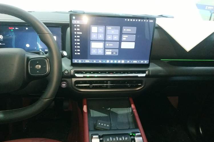 Used Tank 300 2025 2.0T Conqueror Audio And AC Panel