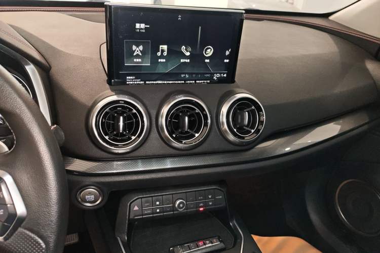 Used Wey VV5 2019 1.5T Two-Wheel Drive Color Pioneer
