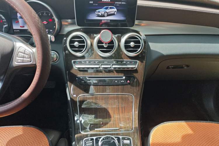 Used Mercedes-Benz GLC 2019 Facelift GLC 260 L 4MATIC Luxury Model Audio And AC Panel