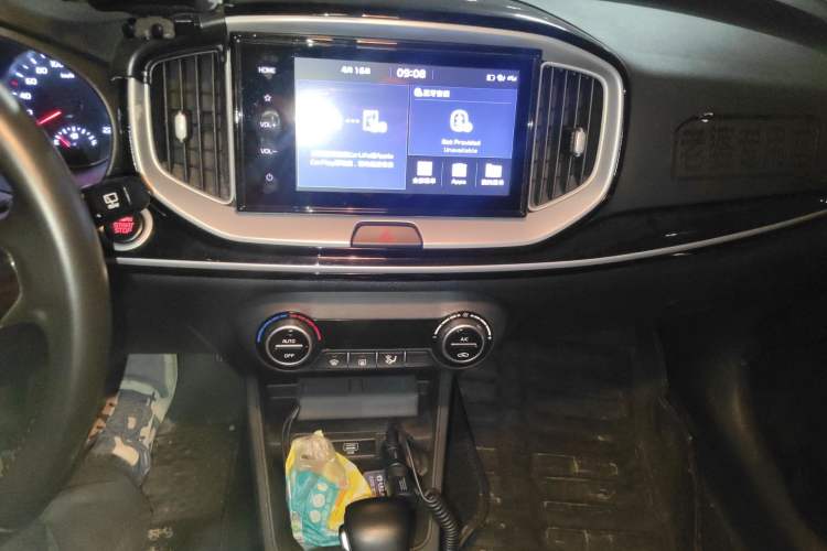 Used Kia kx1 Stonic 2019 1.4L Automatic Fun Edition China V Standard Audio And AC Panel