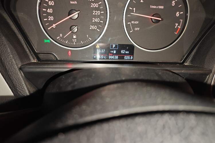 Used BMW 1 Series 2012 116i Leading Model Odometer Close Up