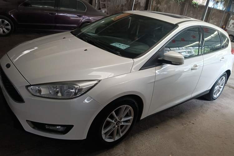 Used Ford Focus 2015 Hatchback EcoBoost 125 Automatic Supreme Style Edition