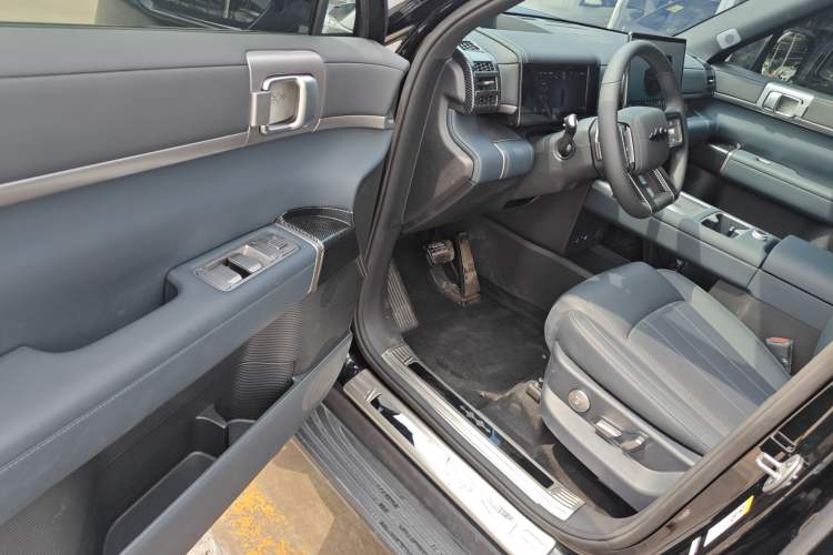 Used Formula Leopard Tai 7 2025 Model 200 km Two-Wheel Drive Max Edition Driver Seat