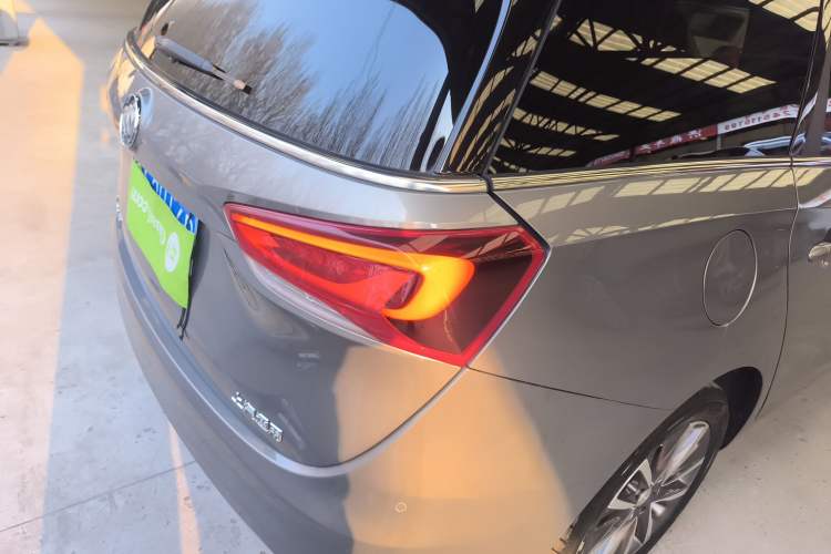 Used Buick GL6 2018 18T 6-Seater Prestige Model
