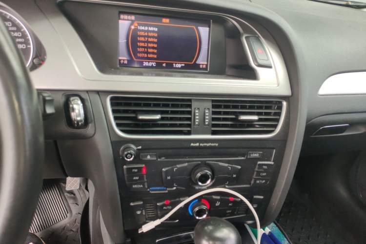 Used Audi A4L 2011 2.0 TFSI Standard Model Audio And AC Panel