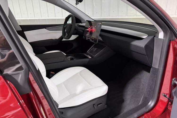 Used Tesla Model Y 2025 Rear-Wheel-Drive Version
