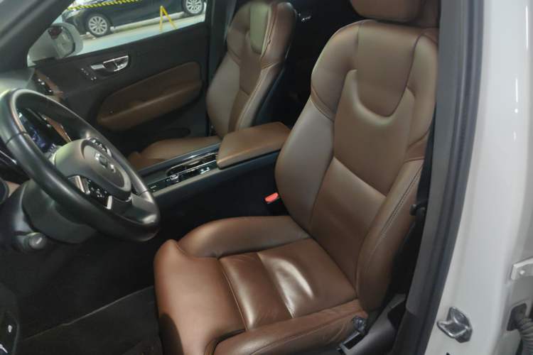 Used Volvo XC60 2022 B5 4x4 Smart Luxury Edition Left Front Seat