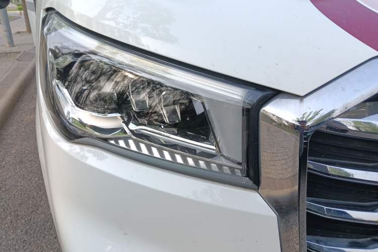 Used SAIC MAXUS V90 RV  Right Front Headlight