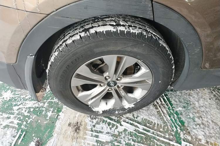 Used Hyundai Santa Fe 2015 2.4L Automatic All-Wheel Drive Smart Version 5 Seats