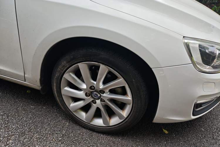 Used Volvo V60 2014 T5 Zhiyi Edition Right Front Wheel Hub