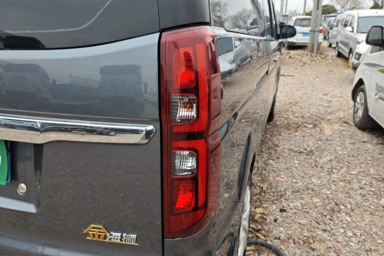 Used Jinbei Gold Hiace 2023 1.5L Passenger Vehicle Engineering Lion 5/6/7 Seater
