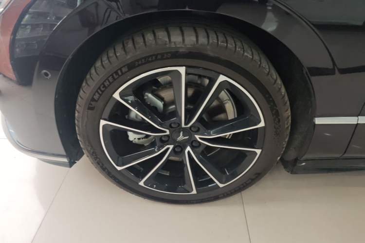 Used VOYAH PASSION 2024 PHEV Four-Wheel Drive Ultra-Long Range Flagship Model Left Front Wheel Hub