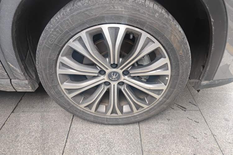 Used BYD Song Pro New Energy 2022 DM-i 110km Flagship Pro Model Right Front Wheel Hub