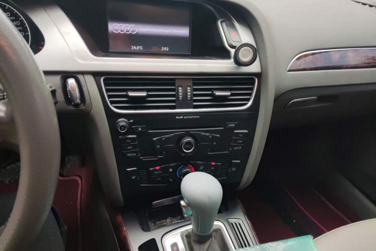 Used Audi A4L 2012 2.0 TFSI automatic Comfort trim level