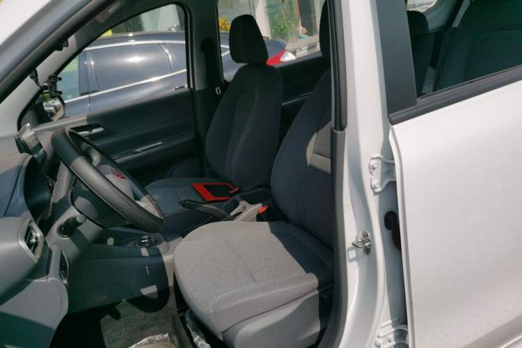 Used Wuling Hongguang New Energy 2025 Extended-Range Hybrid 50KM Comfort Version Left Front Seat