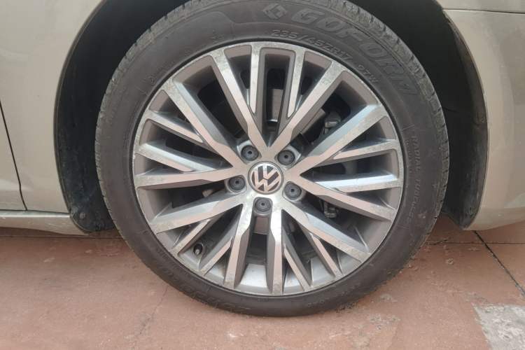 Used Volkswagen FAW-Volkswagen CC 2015 1.8TSI Prestige Model Right Front Wheel Hub