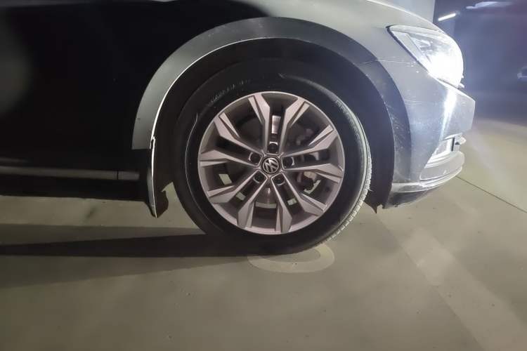 Used Volkswagen Magotan 2018 330TSI DSG Luxury Model Right Front Wheel Hub