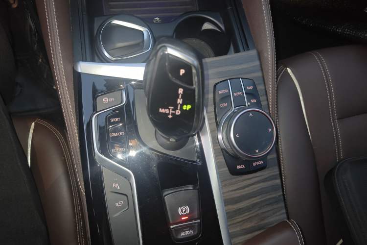 Used BMW 5 Series 2018 Revised Version 530Li Leading Edition Luxury Package Gear Lever