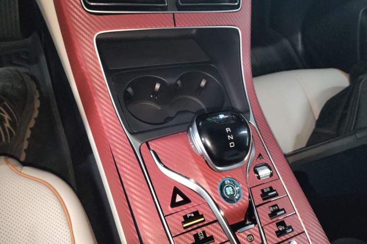 Used BYD Qin PLUS 2024 HONOR Edition DM-i 120KM Leading Model Gear Lever