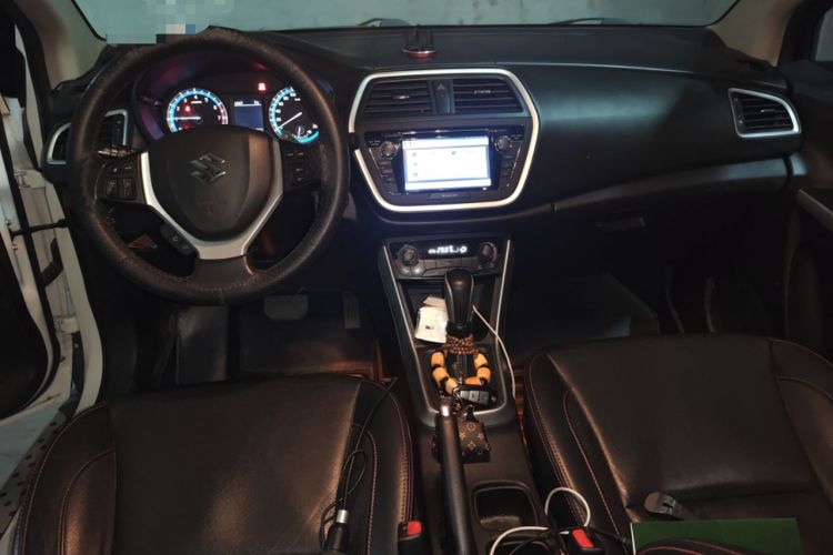 Used Suzuki S-Cross 2015 1.6L CVT Two-Wheel Drive Elite Version Center Console