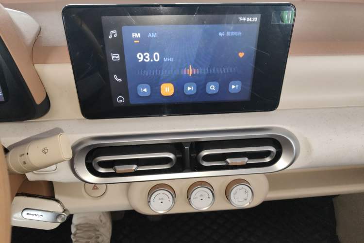 Used Wuling Hongguang MINIEV 2024 3rd Generation 215km Youth Edition Audio And AC Panel