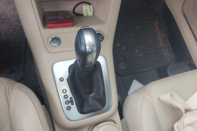 Used Volkswagen Tiguan 2015 1.8TSI Automatic Two-Wheel Drive Luxury Model Gear Lever