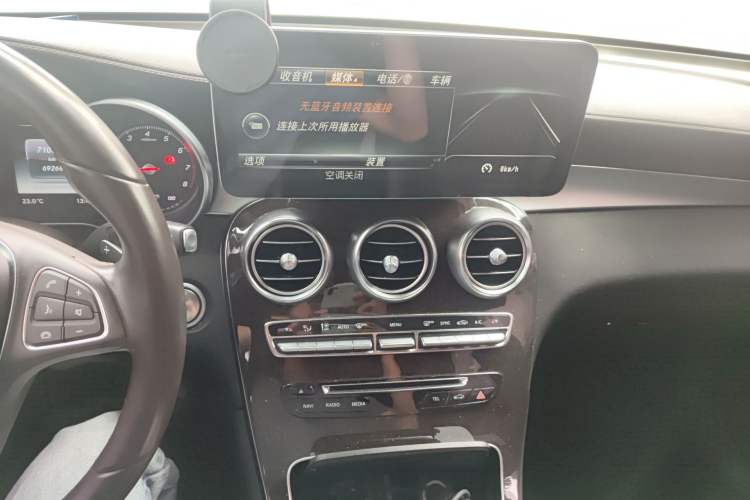 Used Mercedes-Benz GLC 2017 GLC 260 4MATIC Luxury Model Audio And AC Panel