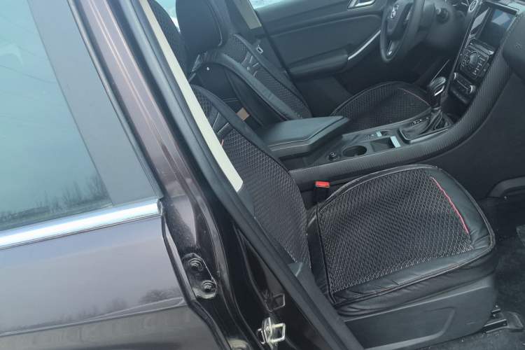 Used JMC Yusheng S330 2016 1.5L GTDi Automatic Two-Wheel Drive Fashion Edition Right Front Seat