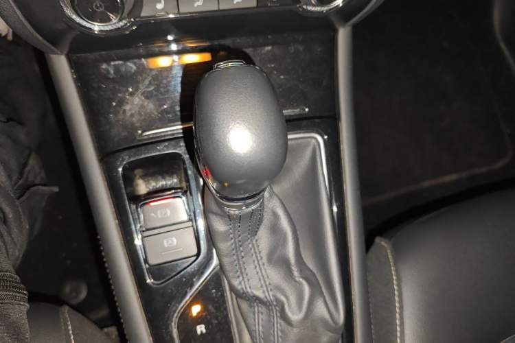 Used Roewe RX3 2020 1.6L CVT 4G Connected Ultra-Cool Flagship Edition
