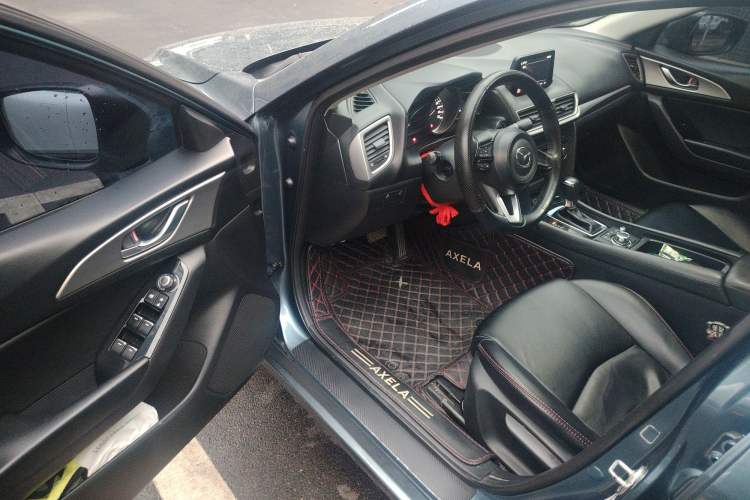 Used Mazda 3 Axela 2017 Sedan 1.5L Automatic Luxury Model China VI Standard