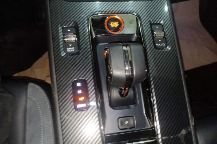 Used GAC Trumpchi EMPOW 2023 400T Automatic R PRO Gear Lever