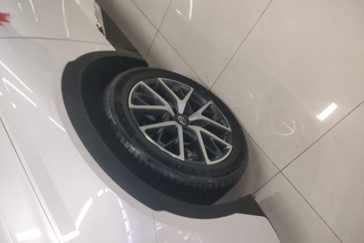 Used GAC Trumpchi GS8 2022 Flagship Series 2.0 TGDI Four-Wheel Drive Luxury Smart Connectivity Version (7 Seats) Left Front Wheel Hub